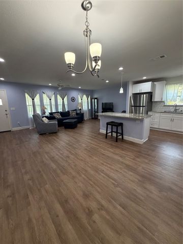 816 S Dixon Street, Gainesville, TX 76240