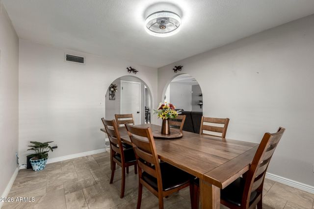 2304 W PALOMINO Drive, Chandler, AZ 85224