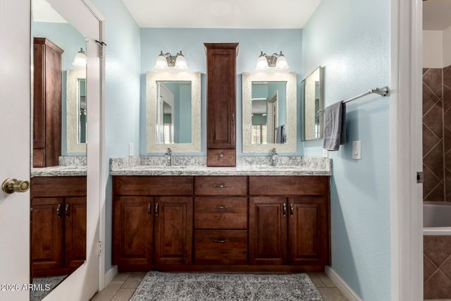 2304 W PALOMINO Drive, Chandler, AZ 85224