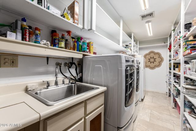 2304 W PALOMINO Drive, Chandler, AZ 85224