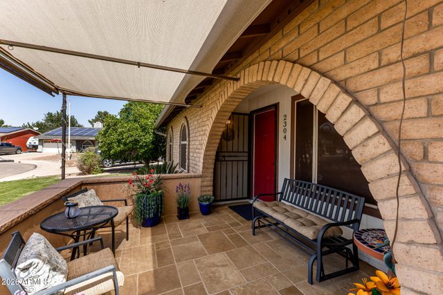 2304 W PALOMINO Drive, Chandler, AZ 85224