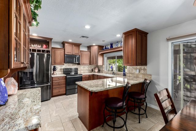 2304 W PALOMINO Drive, Chandler, AZ 85224