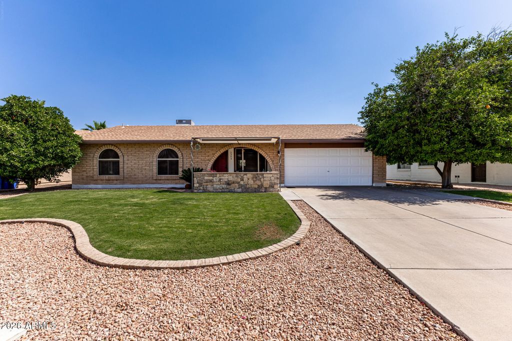 2304 W PALOMINO Drive, Chandler, AZ 85224