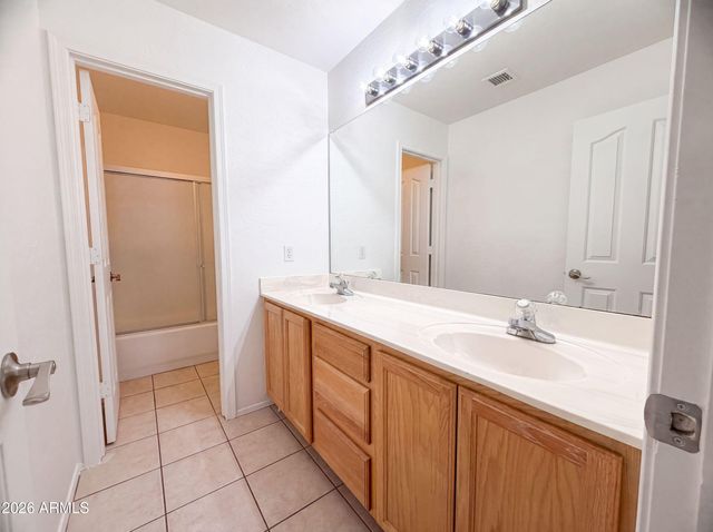 11422 E DARTMOUTH Street, Mesa, AZ 85207