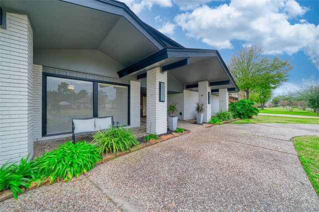 5017 Glenhaven Drive, Baytown, TX 77521