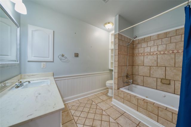 5017 Glenhaven Drive, Baytown, TX 77521