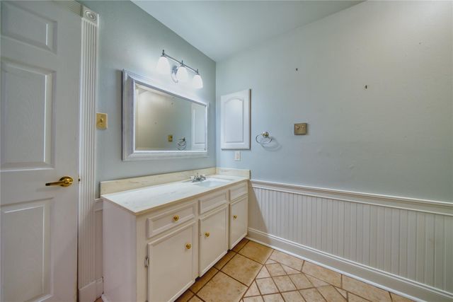 5017 Glenhaven Drive, Baytown, TX 77521