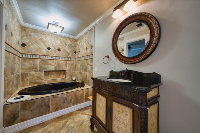 5017 Glenhaven Drive, Baytown, TX 77521