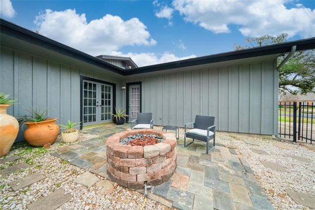 5017 Glenhaven Drive, Baytown, TX 77521