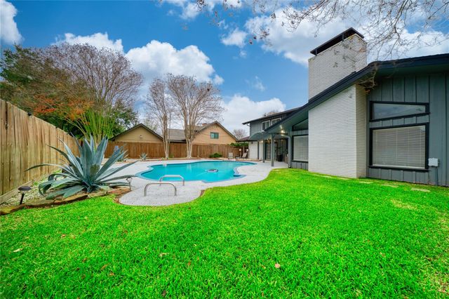 5017 Glenhaven Drive, Baytown, TX 77521