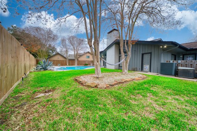 5017 Glenhaven Drive, Baytown, TX 77521