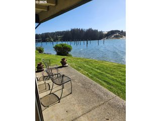 1040 BAY St 14, Florence, OR 97439