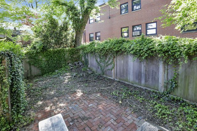 113 E Sycamore Street, 111, Columbus, OH 43206