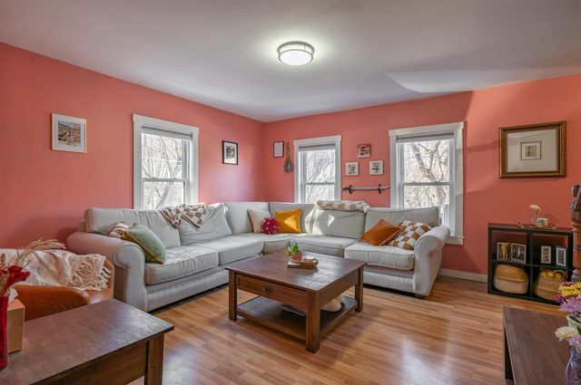 12 Chase Street, Hooksett, NH 03106