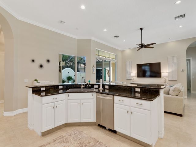 9064 Englewood Court, Vero Beach, FL 32963