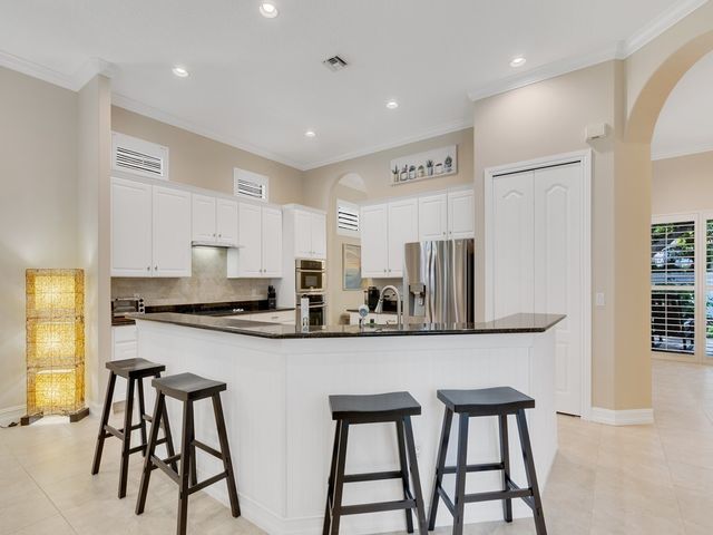 9064 Englewood Court, Vero Beach, FL 32963