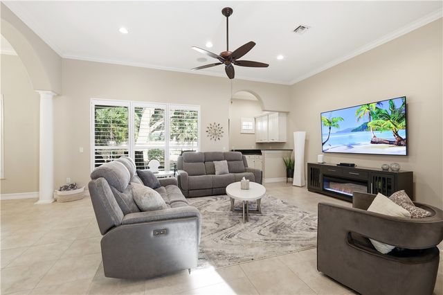 9064 Englewood Court, Vero Beach, FL 32963