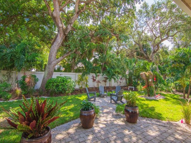 9064 Englewood Court, Vero Beach, FL 32963