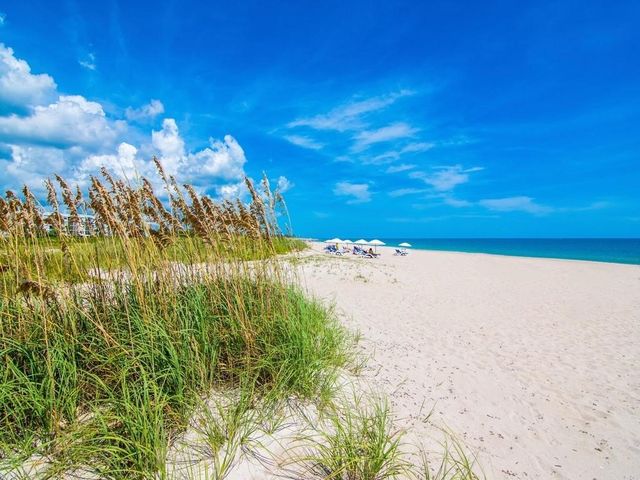 9064 Englewood Court, Vero Beach, FL 32963
