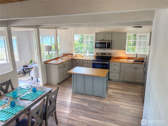 81 E Panorama Way, Grapeview, WA 98546