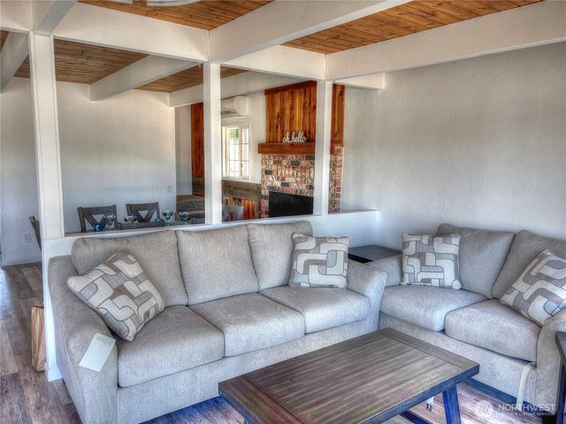 81 E Panorama Way, Grapeview, WA 98546