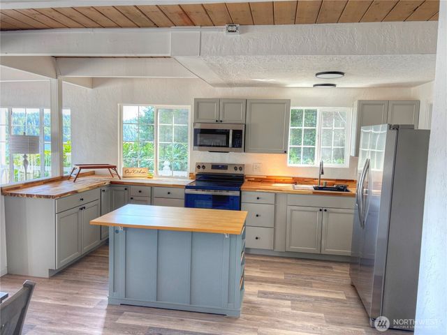 81 E Panorama Way, Grapeview, WA 98546