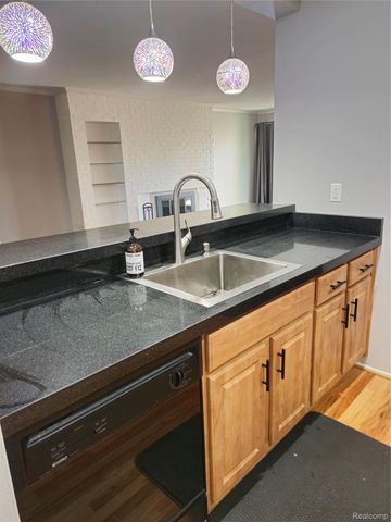 1549 S Hill Boulevard, Bloomfield Hills, MI 48304