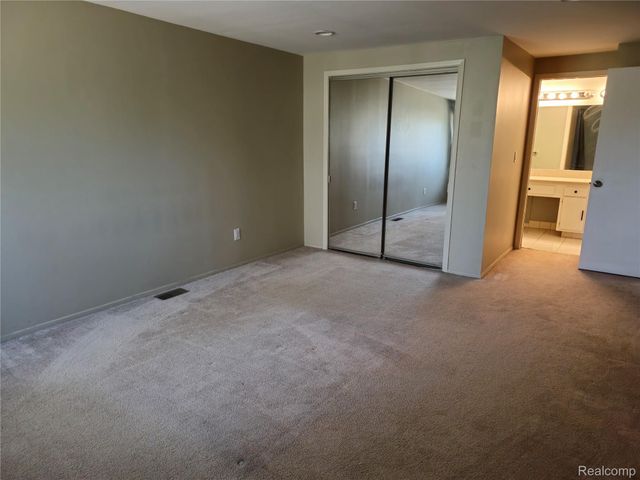 1549 S Hill Boulevard, Bloomfield Hills, MI 48304