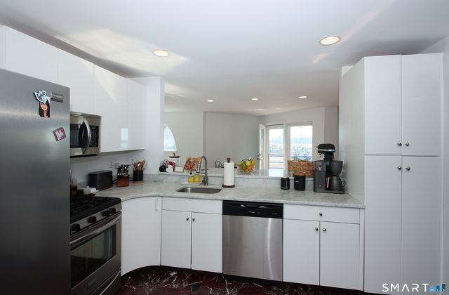 14 Harbour Close 14, New Haven, CT 06519