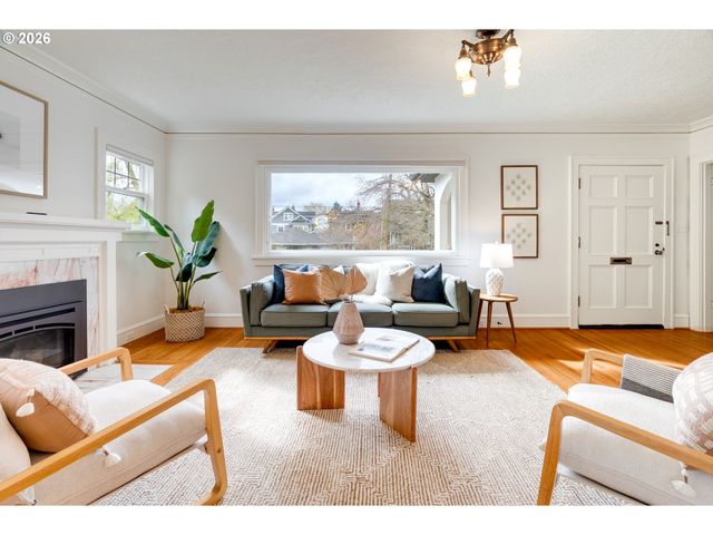 522 Ne ROYAL Ct, Portland, OR 97232