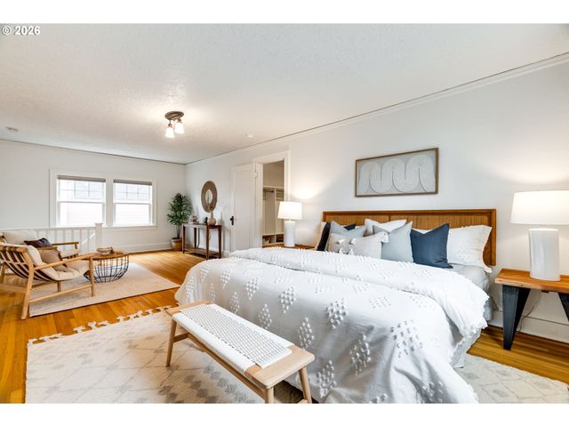 522 Ne ROYAL Ct, Portland, OR 97232