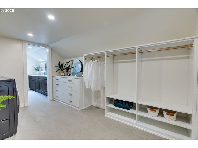 522 Ne ROYAL Ct, Portland, OR 97232