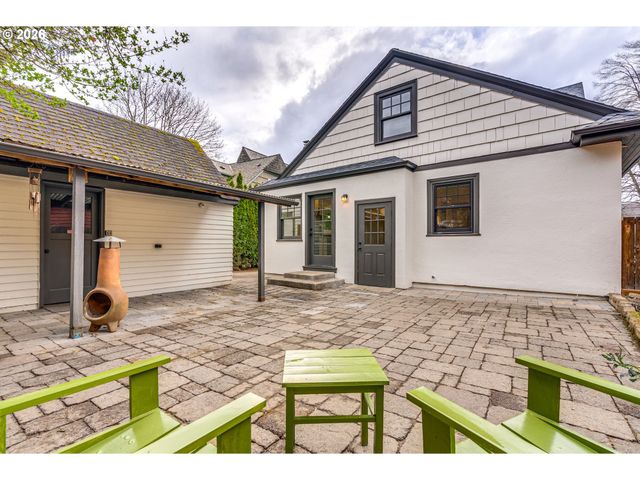 522 Ne ROYAL Ct, Portland, OR 97232