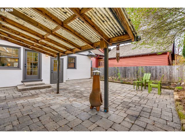 522 Ne ROYAL Ct, Portland, OR 97232