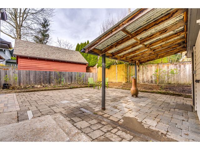 522 Ne ROYAL Ct, Portland, OR 97232