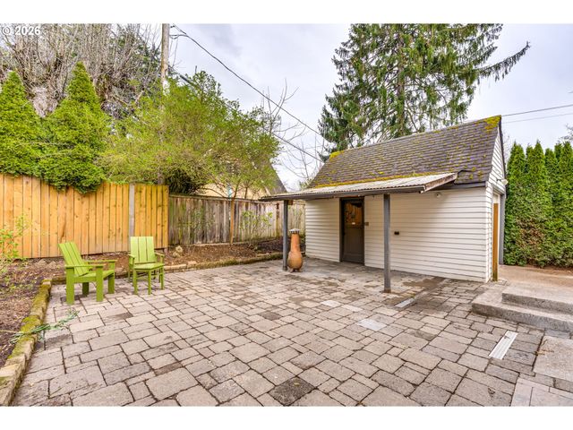 522 Ne ROYAL Ct, Portland, OR 97232