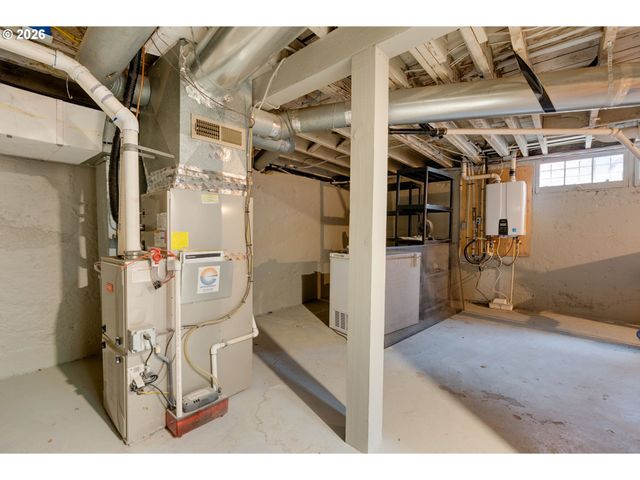 522 Ne ROYAL Ct, Portland, OR 97232