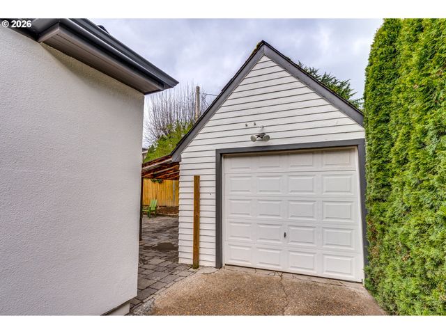 522 Ne ROYAL Ct, Portland, OR 97232