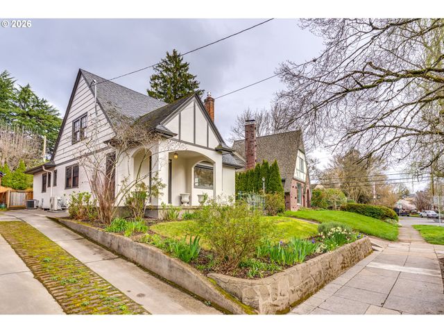 522 Ne ROYAL Ct, Portland, OR 97232