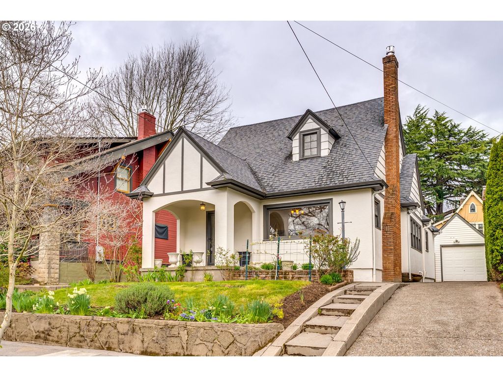 522 Ne ROYAL Ct, Portland, OR 97232