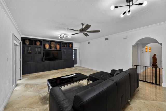 629 Kensington Place, Wilton Manors, FL 33305