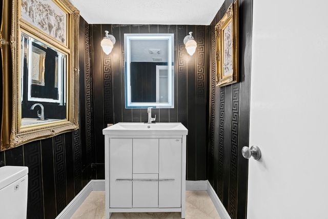 629 Kensington Place, Wilton Manors, FL 33305