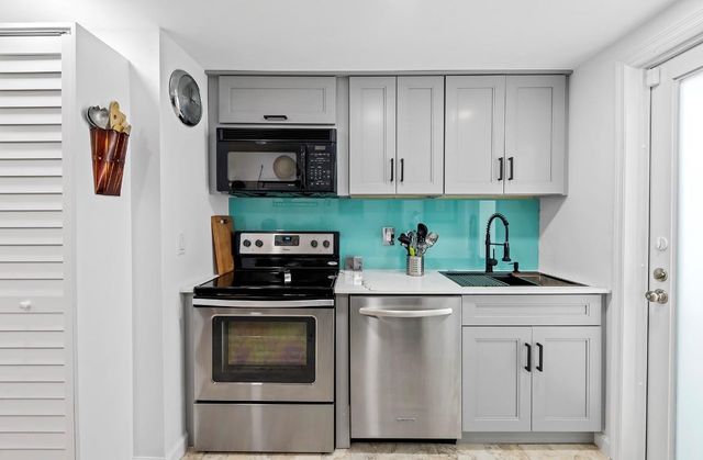 629 Kensington Place, Wilton Manors, FL 33305