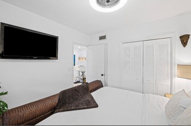 629 Kensington Place, Wilton Manors, FL 33305