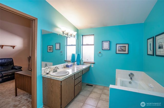 8401 Amber Drive SW, Lakewood, WA 98498