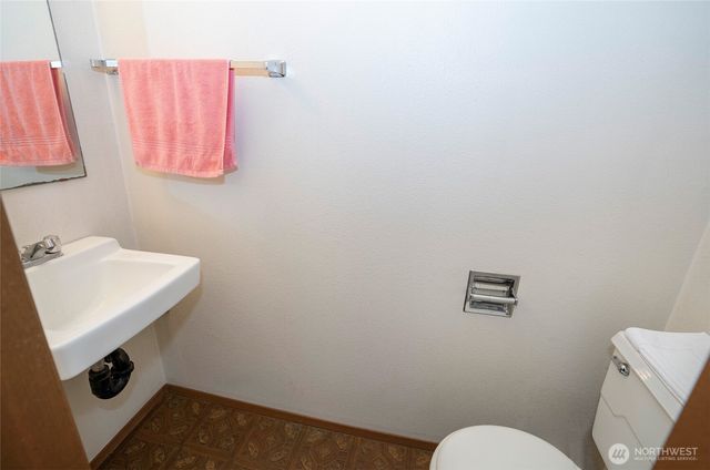 8401 Amber Drive SW, Lakewood, WA 98498