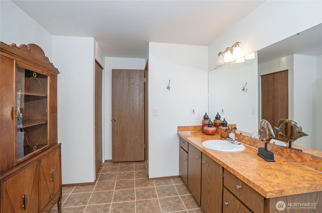 8401 Amber Drive SW, Lakewood, WA 98498