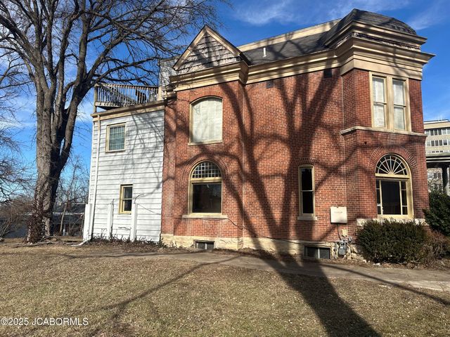 100 JACKSON STREET, Jefferson City, MO 65101