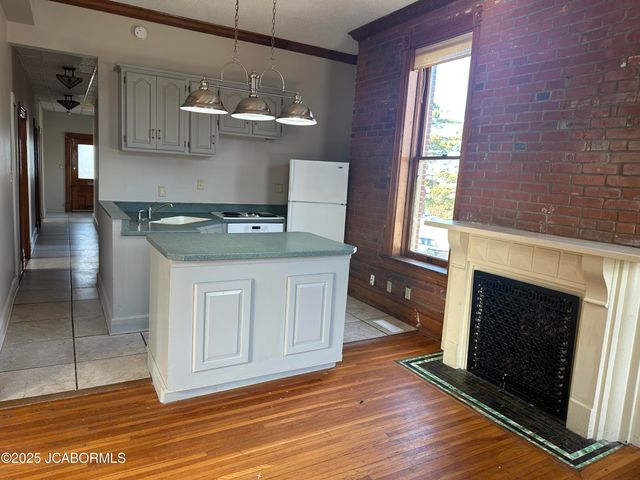 100 JACKSON STREET, Jefferson City, MO 65101