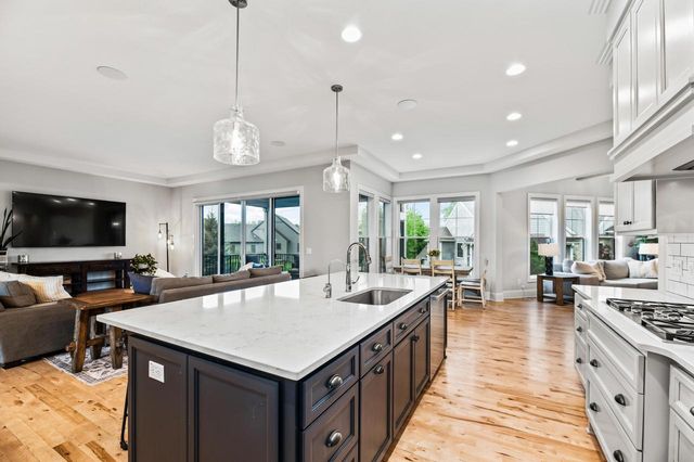 W248N2151 Kettle Cove COURT, Pewaukee, WI 53072